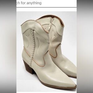 Universal Threads women’s short shaft Western boot